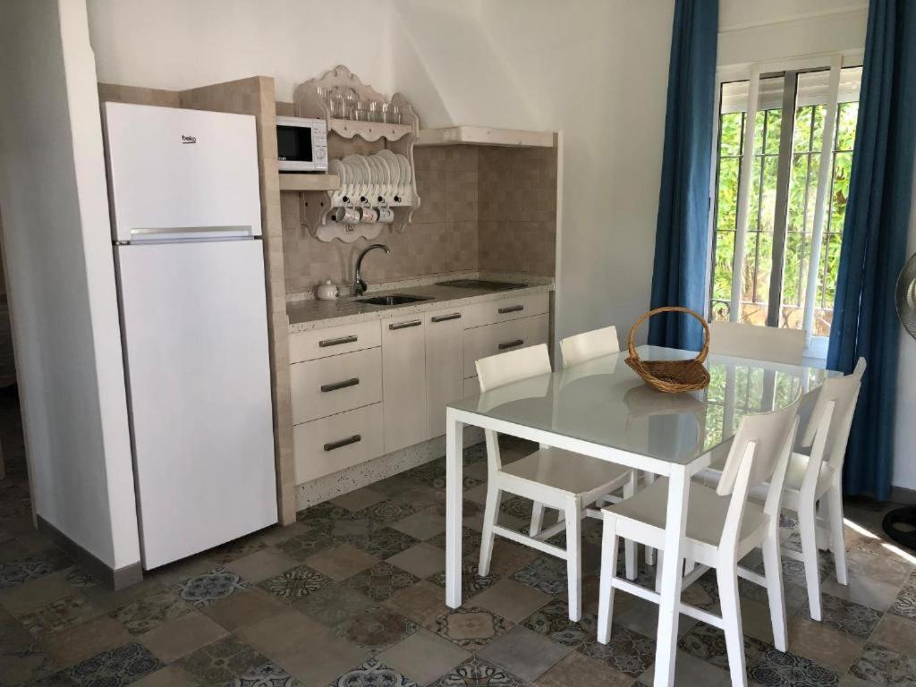 Apartamentos Cala Isabel Zahora Ngoại thất bức ảnh